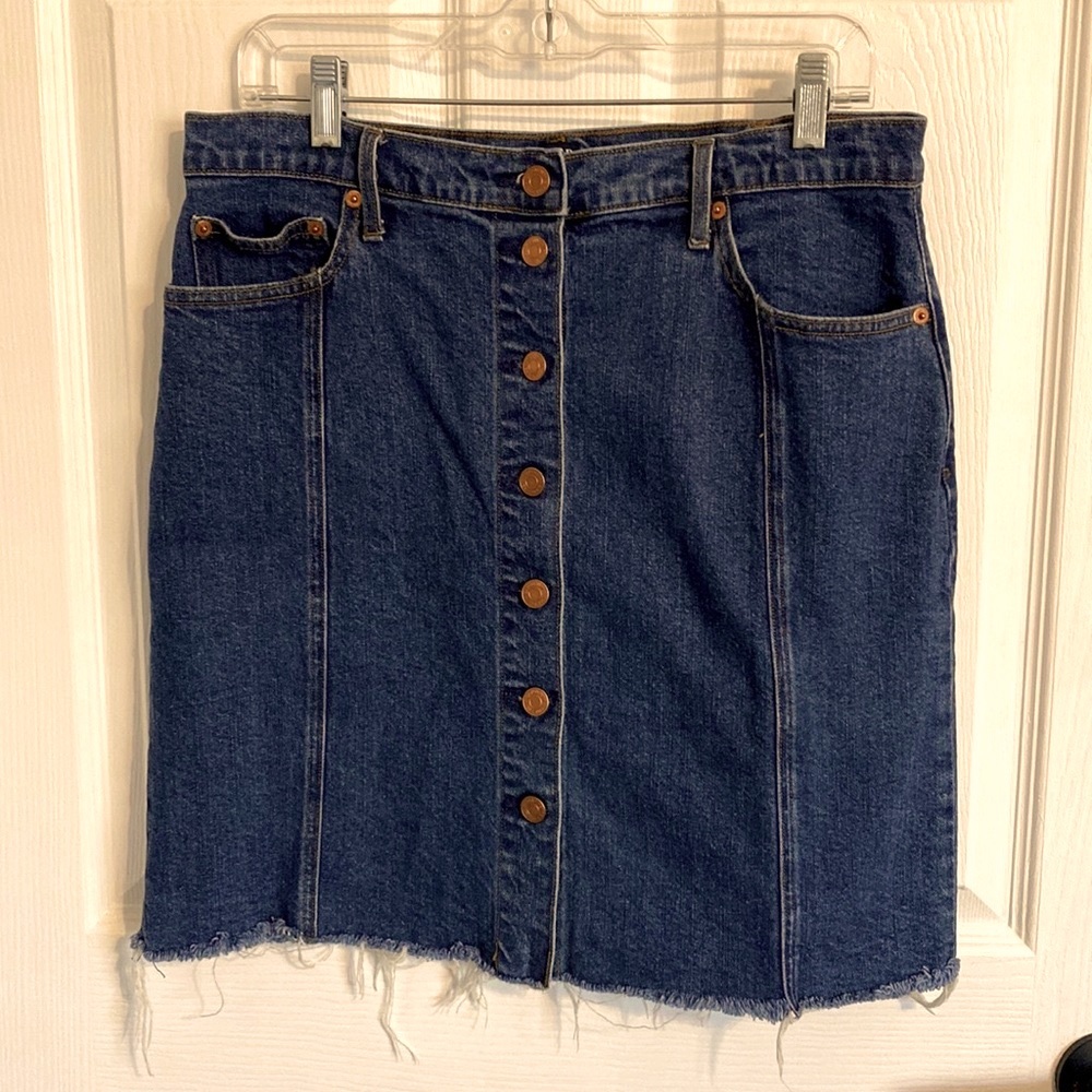 Gap Denim raw edge button front skirt with 5 pockets NWOT never worn size Large